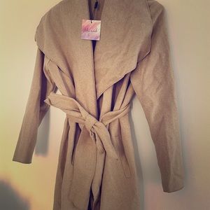 Trench style coat with tie